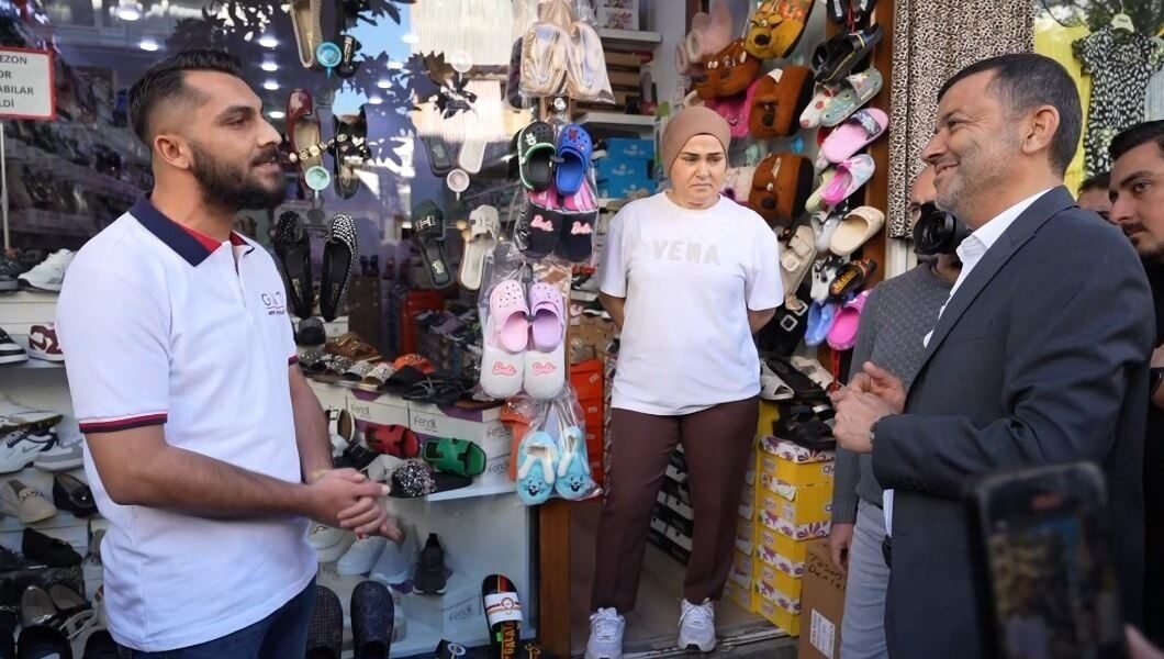 İstiklal Caddesini ziyarete giden Başkan Çavuşoğlu, esnafın tepkisiyle karşılaştı