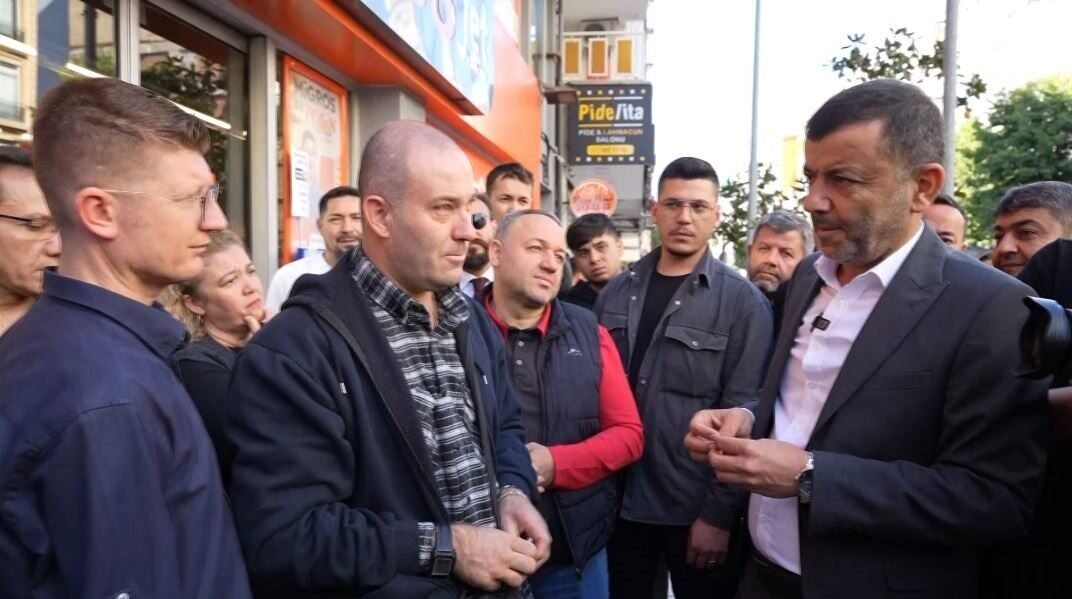 İstiklal Caddesini ziyarete giden Başkan Çavuşoğlu, esnafın tepkisiyle karşılaştı