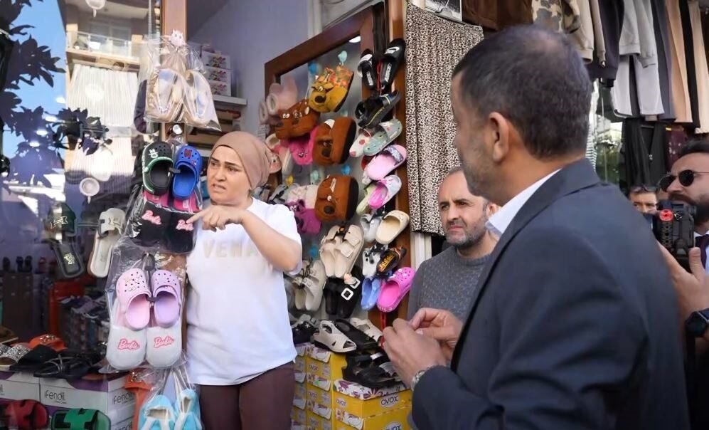 İstiklal Caddesini ziyarete giden Başkan Çavuşoğlu, esnafın tepkisiyle karşılaştı