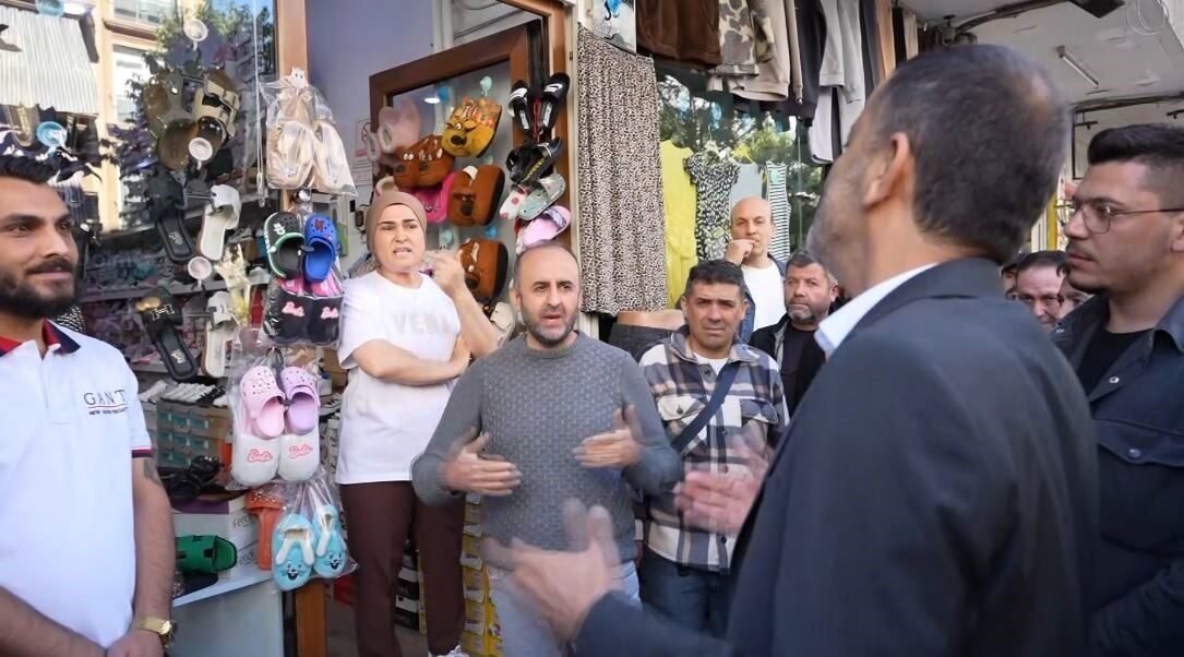 İstiklal Caddesini ziyarete giden Başkan Çavuşoğlu, esnafın tepkisiyle karşılaştı