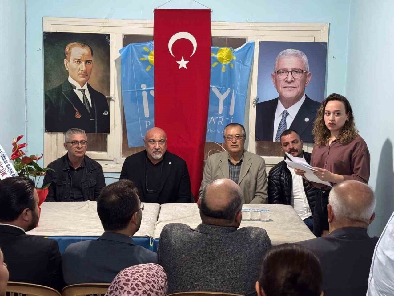 İYİ Parti Sarıgöl İlçe Kongresi’nde mevcut başkan güven tazeledi