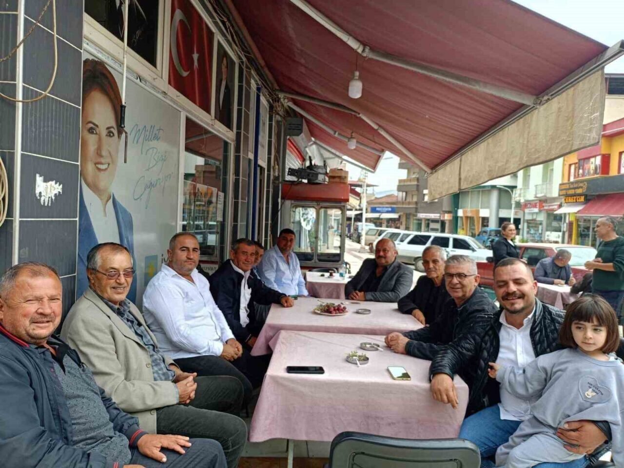 İYİ Parti Sarıgöl İlçe Kongresi’nde mevcut başkan güven tazeledi