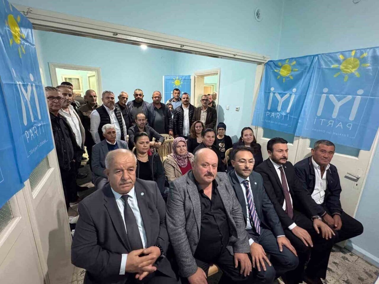 İYİ Parti Sarıgöl İlçe Kongresi’nde mevcut başkan güven tazeledi