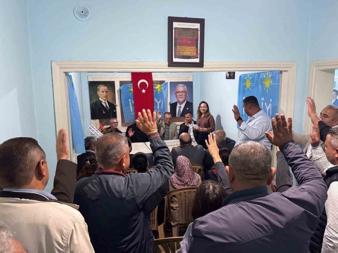 İYİ Parti Sarıgöl İlçe Kongresi’nde mevcut başkan güven tazeledi