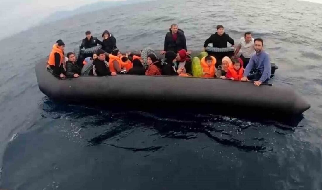 İzmir açıklarında Sahil Güvenlik ekipleri tarafından düzenlenen iki ayrı operasyonda,