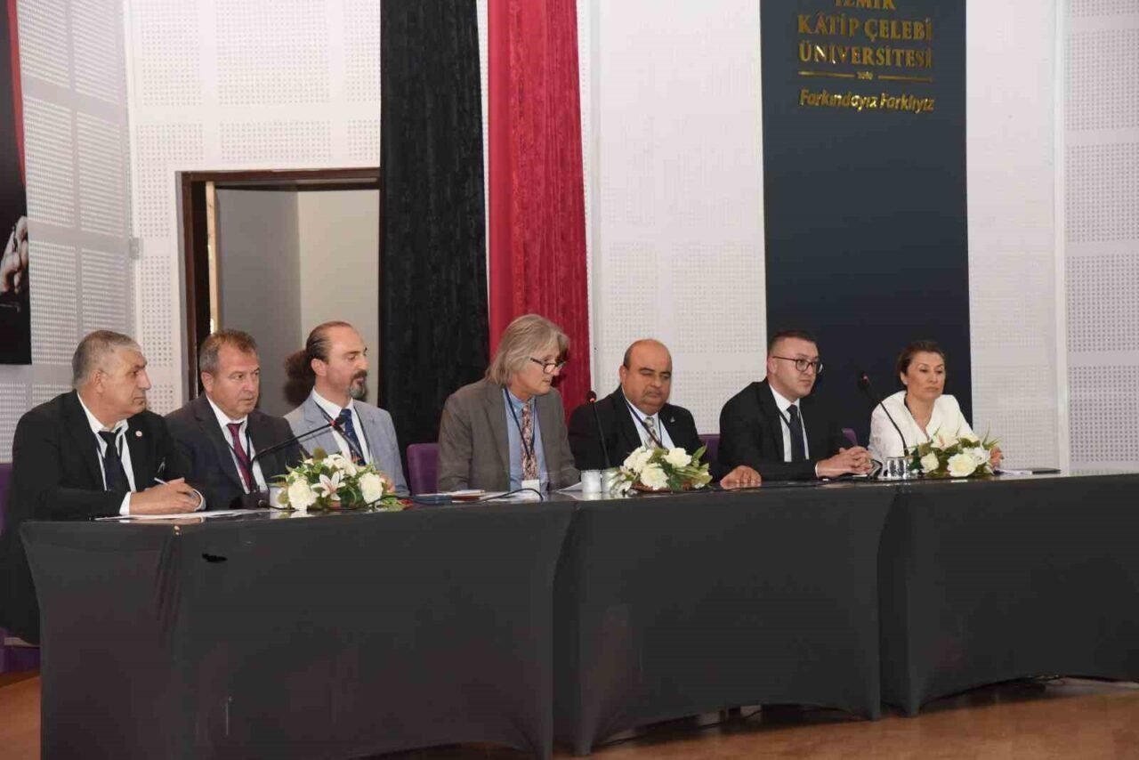 İzmir, iki önemli "Balıkçılık" toplantısına ev sahipliği yaptı İzmir, iki önemli "Balıkçılık" toplantısına ev sahipliği yaptı