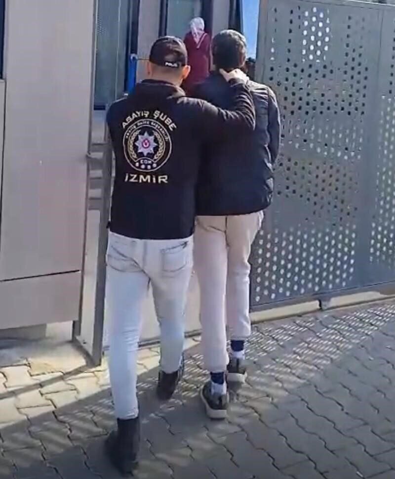 İzmir’de 24 yılla aranan firari yakalandı İzmir’de 24 yılla aranan firari yakalandı