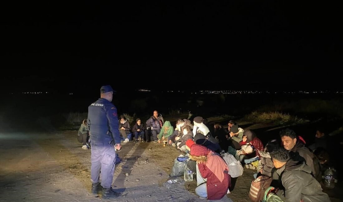 İzmir’in Dikili ilçesinde Sahil Güvenlik ekiplerince gerçekleştirilen operasyonda, aralarında çocukların