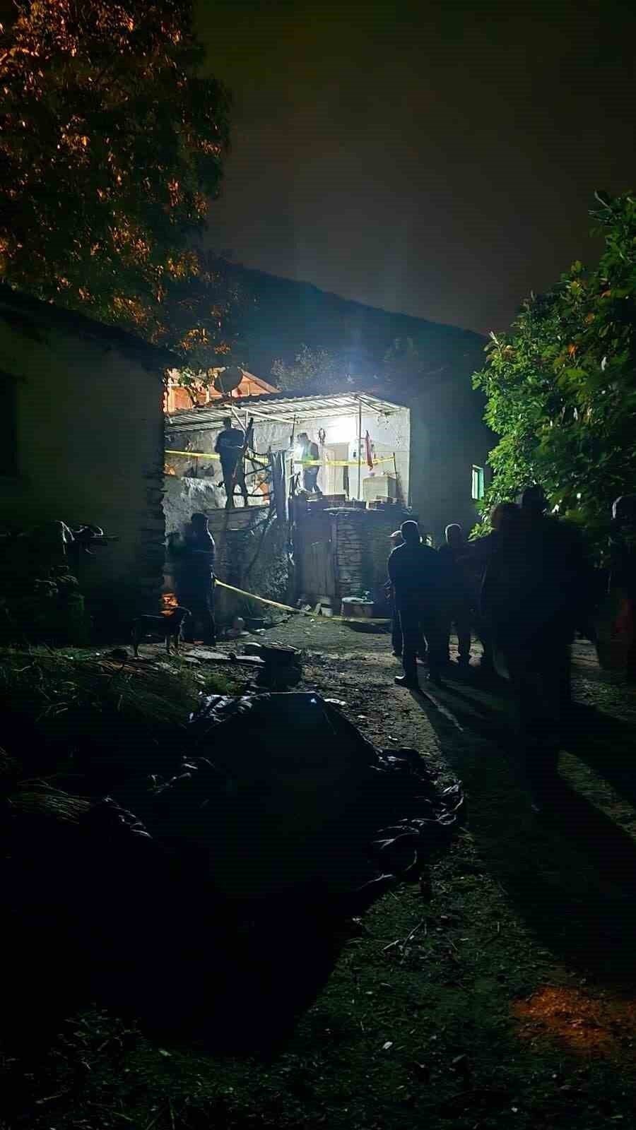 İzmir’de aile faciası: Oğlunu öldürdü, eşini ağır yaraladı