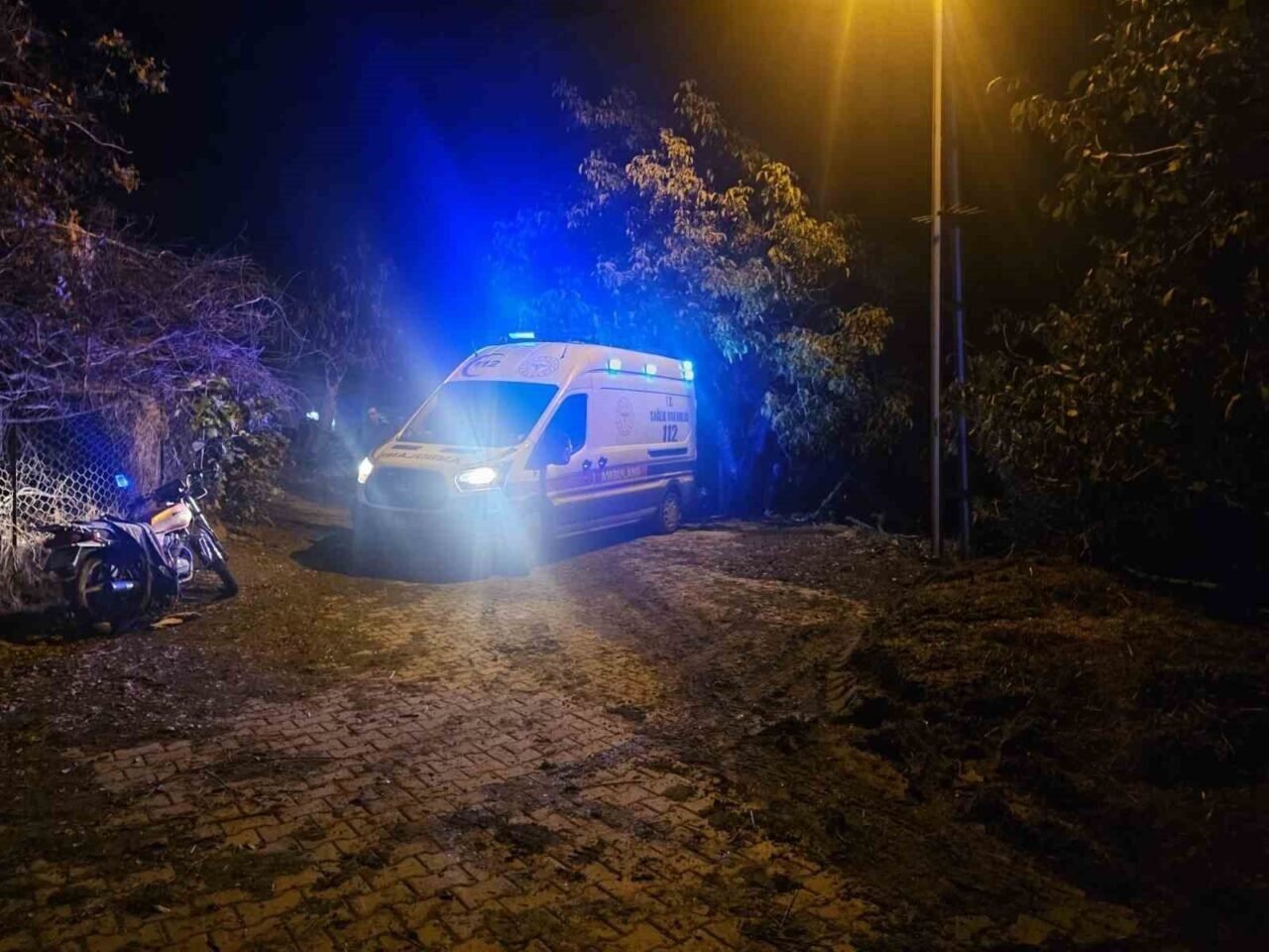 İzmir’de aile faciası: Oğlunu öldürdü, eşini ağır yaraladı