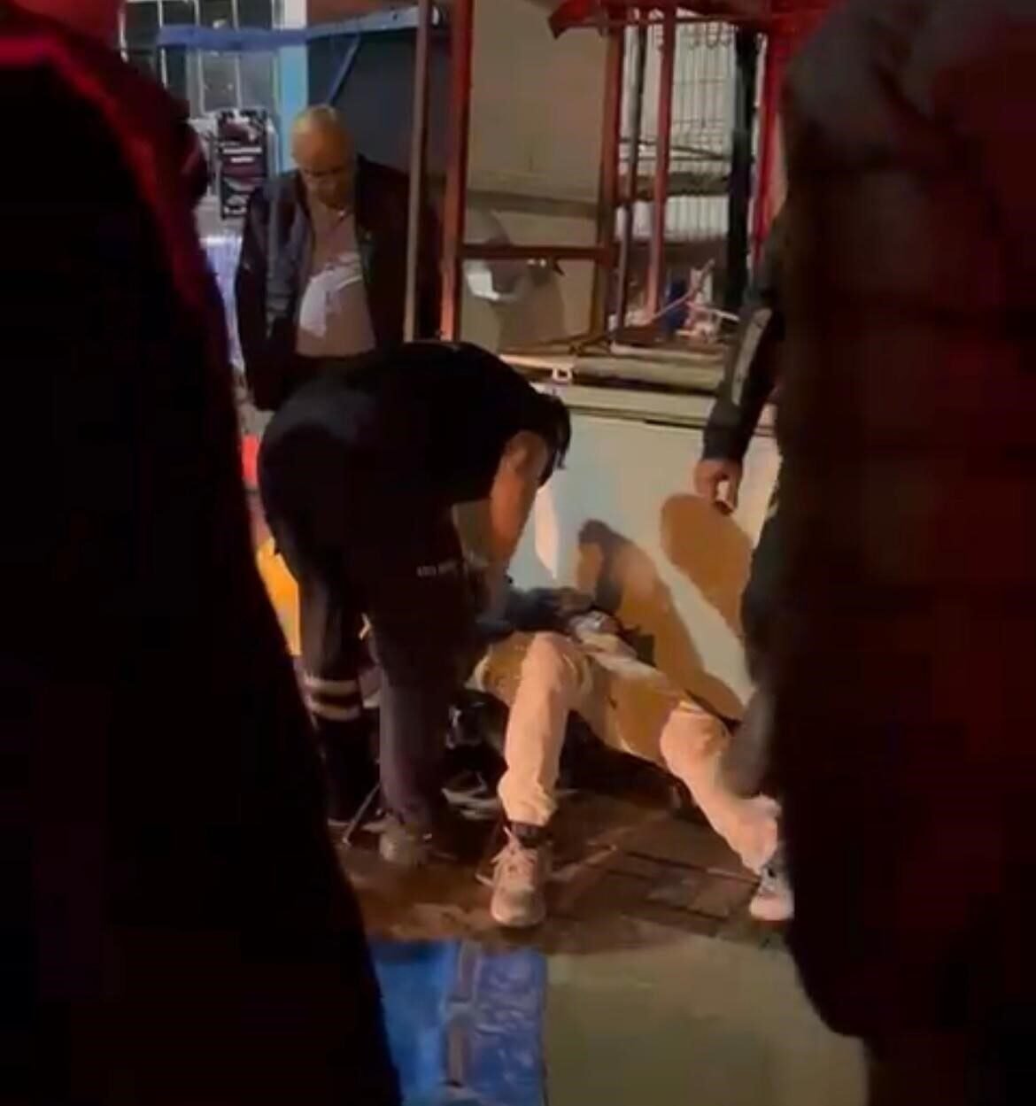 İzmir’de parkta kanlı tartışma: 5 yerinden bıçaklandı