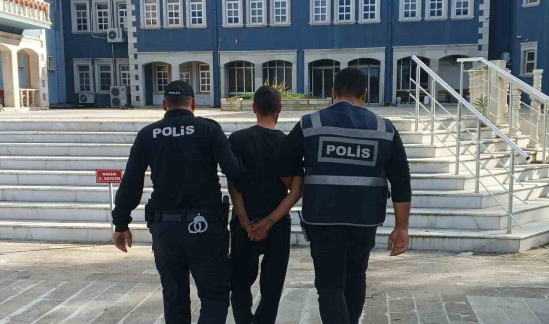 İzmir’de silahlı gasp zanlıları yakalandı, 1 kişi tutuklandı İzmir’in Foça ilçesinde bir büfede silahlı gasp yapan 2 şüpheli