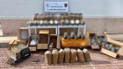 Antalya’da jandarma ekiplerinin düzenlediği operasyonda kaçak sigara üretiminde kullanılan çok
