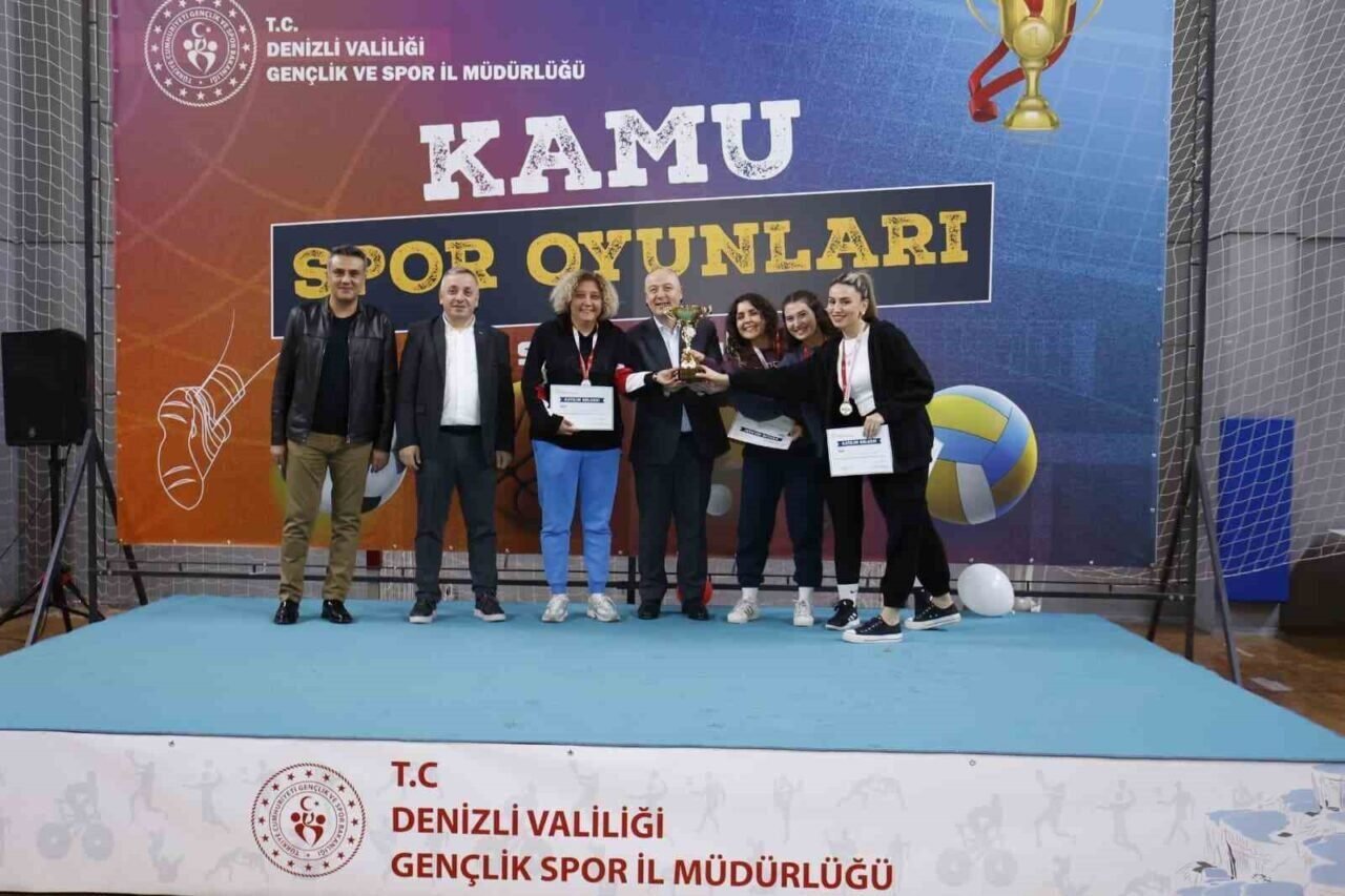 Kamunun şampiyonları kupalarını aldı