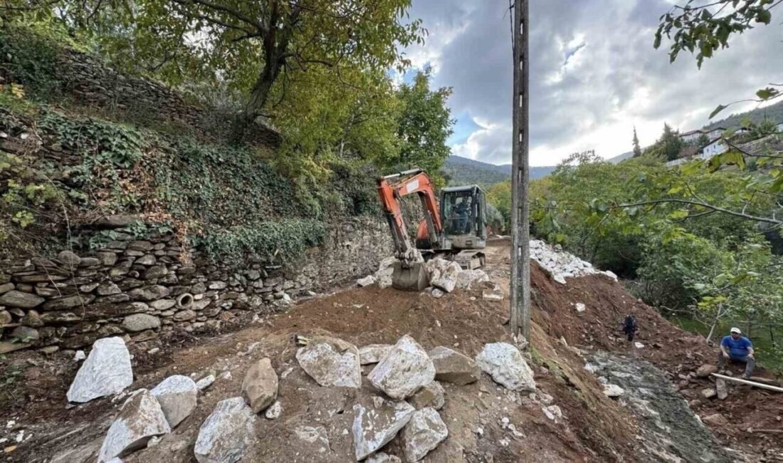 Karacasu Belediyesi’nden yol güvenliği Karacasu Belediyesi, Kahvederesi Yaylası mevkiinde çökme riskine karşı istinat duvarı