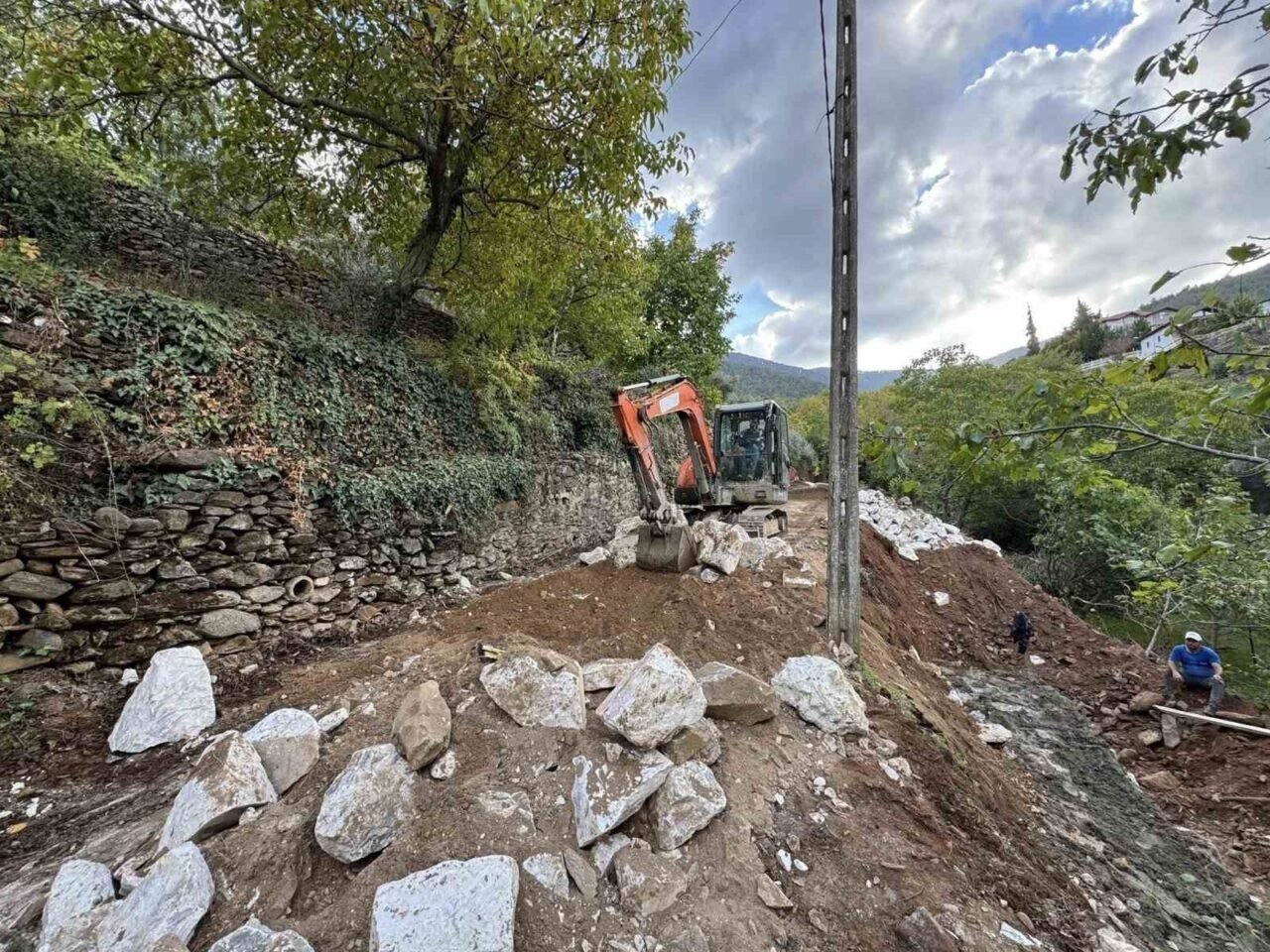 Karacasu Belediyesi’nden yol güvenliği Karacasu Belediyesi’nden yol güvenliği