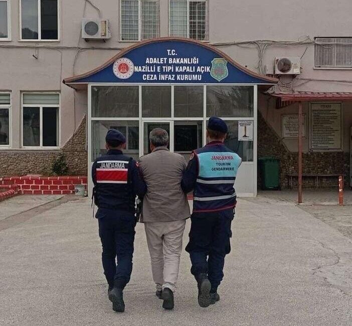 Kasten yaralama suçundan aranan şahıs Nazilli’de yakalandı Aydın’ın Nazilli ilçesinde kasten yaralama suçundan hapis cezasıyla aranan şahıs