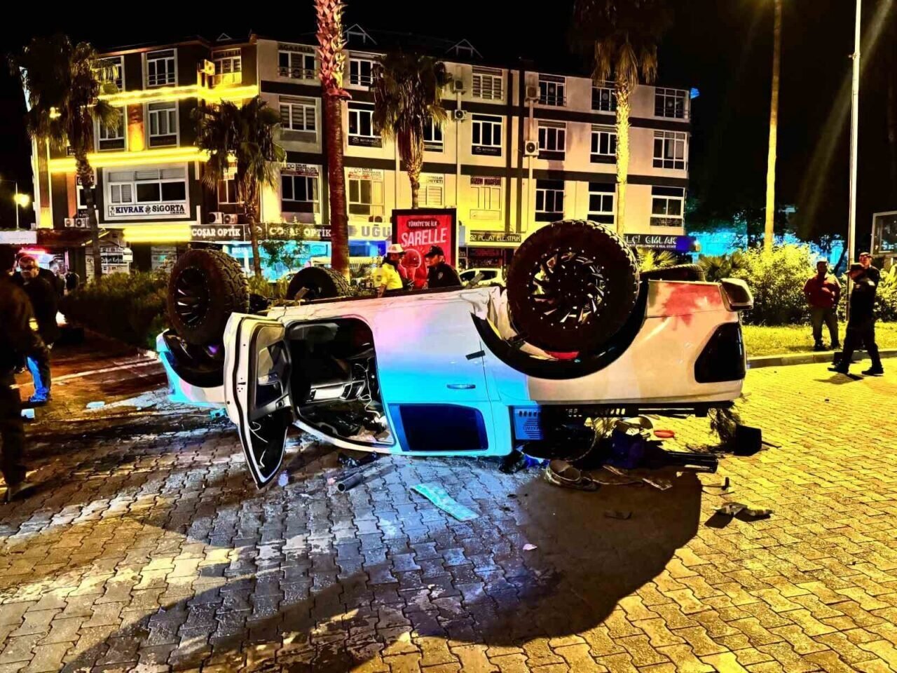 Kavşakta pikapla çarpışan Tofaş’taki 2 kişi yaralandı