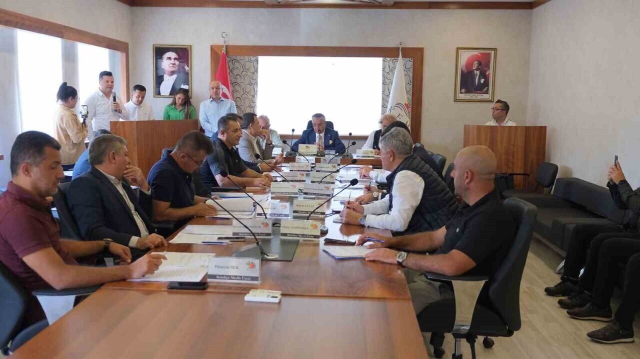 Kemer Belediyesi’nde 2026 Mali Yılı Bütçe Tasarısı oy birliğiyle kabul edildi Kemer Belediyesi’nde 2026 Mali Yılı Bütçe Tasarısı oy birliğiyle kabul edildi