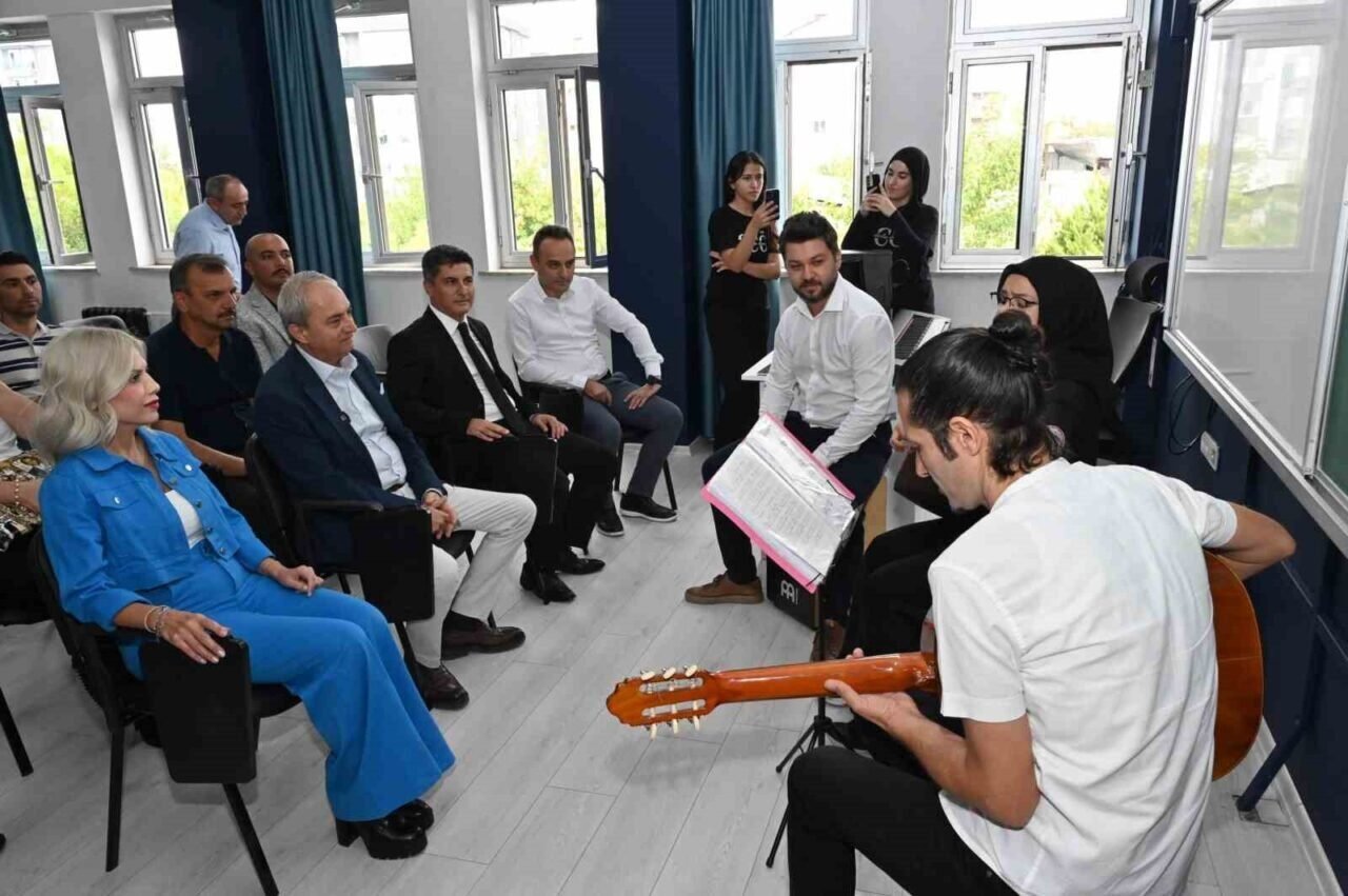 Kepez Belediyesi’nden Şehit Celal Özcan Anadolu Lisesi’ne müzik sınıfı