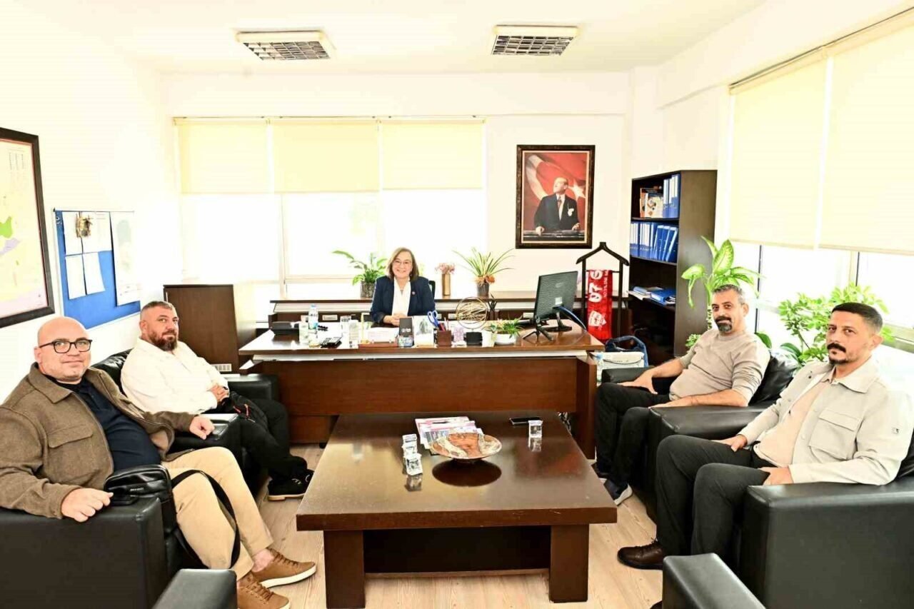 KKTC heyeti plajlarla ilgili uygulamaları görmek için Muratpaşa’da