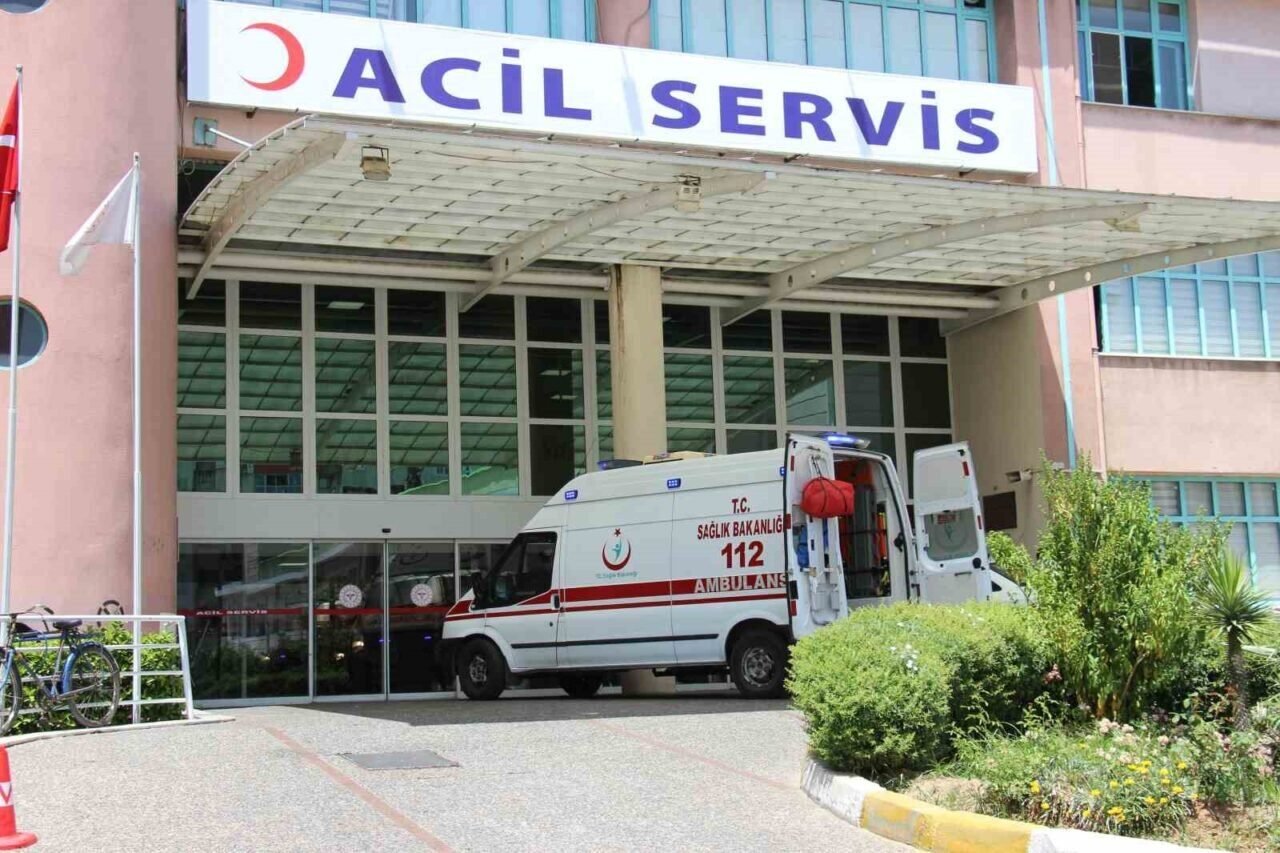 Kontrolden çıkan otomobil sulama kanalına çarptı: 1 ölü Kontrolden çıkan otomobil sulama kanalına çarptı: 1 ölü