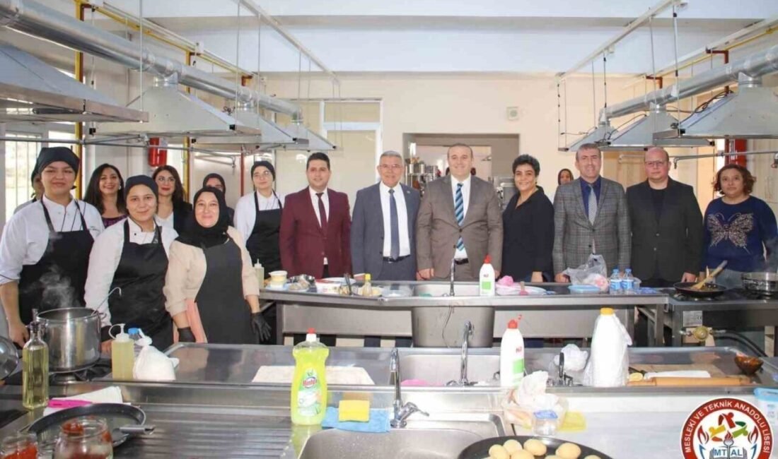 Köşk’te “Aile ile birlikte üretiyoruz” yemek yarışması yapıldı Köşk Mesleki ve Teknik Anadolu Lisesi’nde düzenlenen, aileler çocuklarıyla birlikte