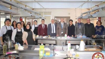 Köşk Mesleki ve Teknik Anadolu Lisesi’nde düzenlenen, aileler çocuklarıyla birlikte