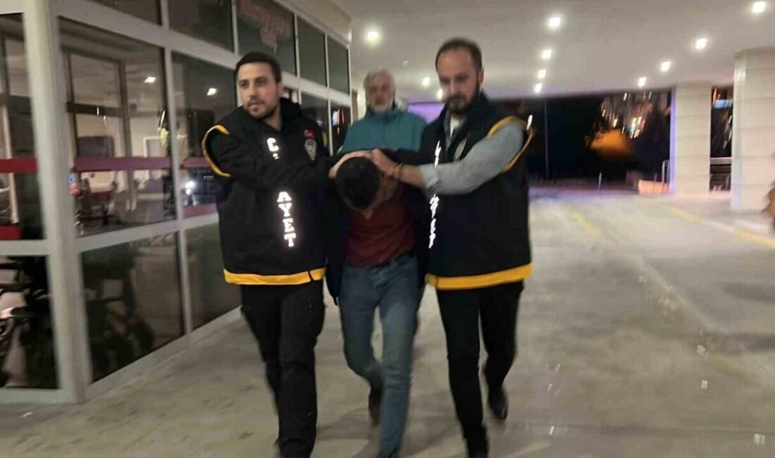 Manisa’nın Turgutlu ilçesinde, akaryakıt istasyonunda eski eşini kucağındaki bebeğe aldırmadan