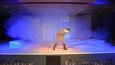 Cumhuriyet’in 102. yılı etkinlikleri kapsamında Germencik’te sahnelenen “Kurtuluşun Kadınları” tiyatro