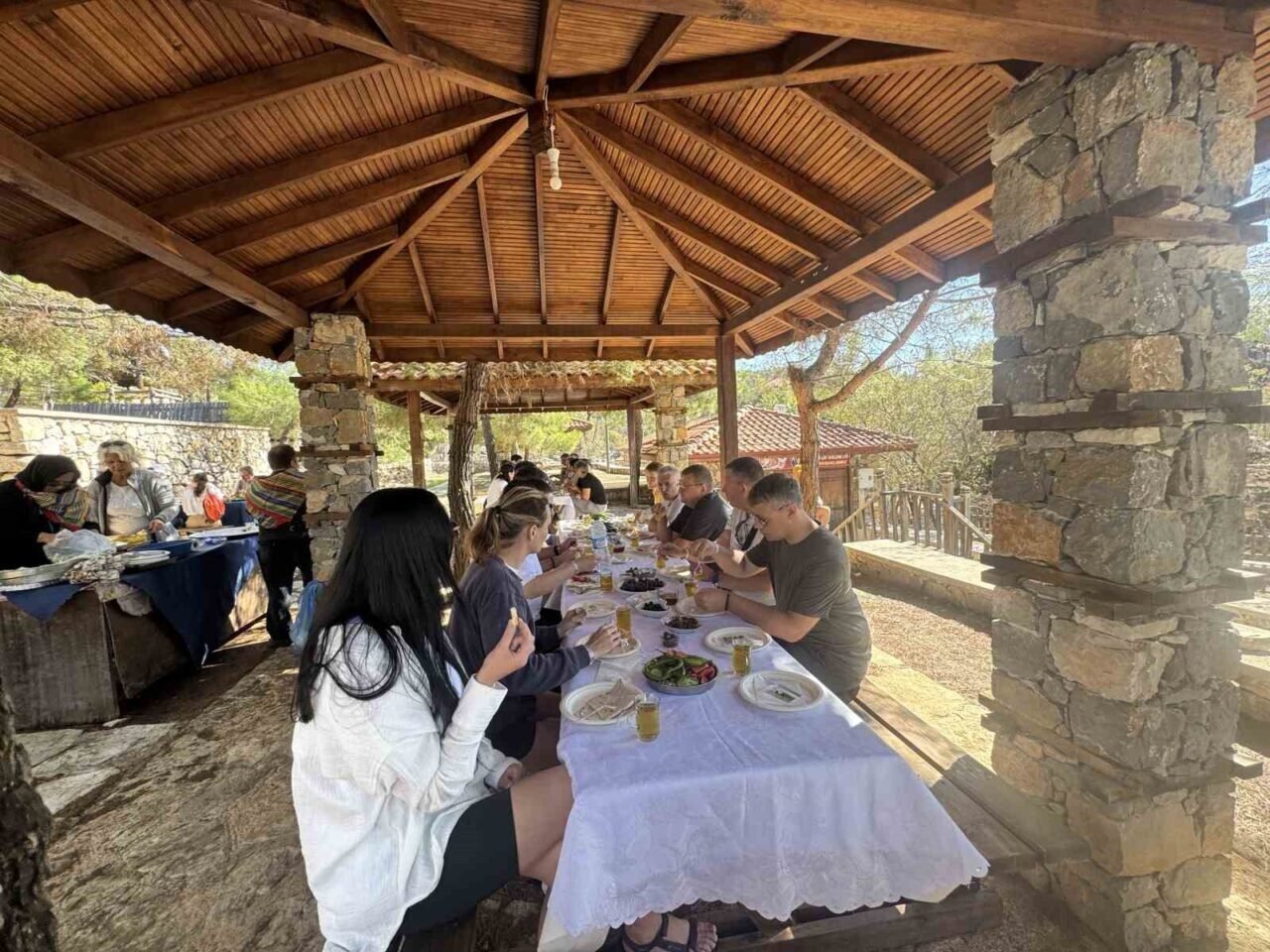 Litvanyalı turistler tarihi köye hayran kaldı