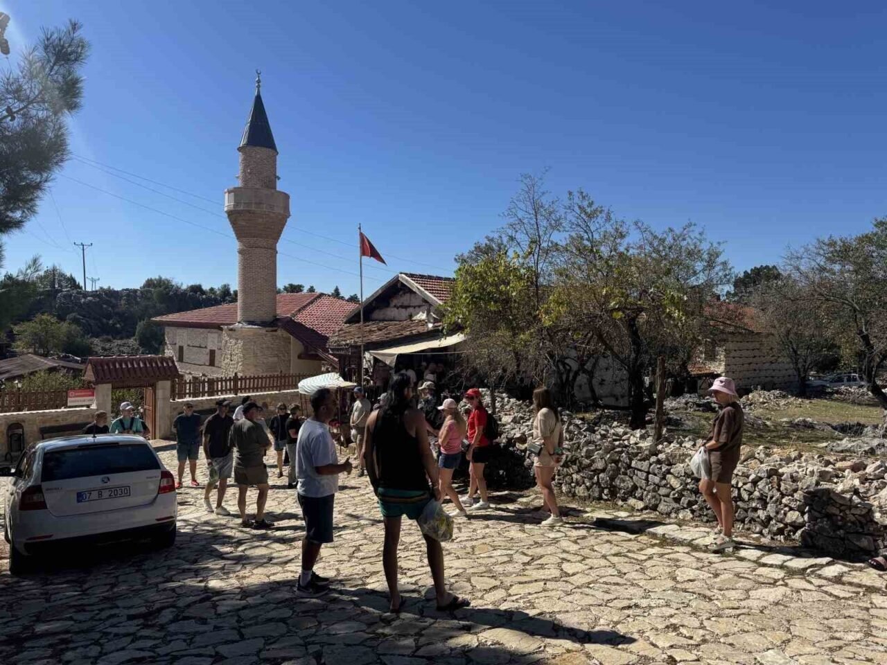 Litvanyalı turistler tarihi köye hayran kaldı
