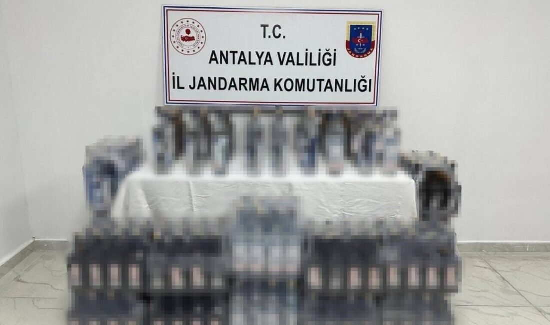 Manavgat’ta durdurulan araçtan 400 litre kaçak ve sahte içki ele geçirildi Antalya’da jandarma ekiplerince Manavgat ilçesinde düzenlenen operasyonda, toplam 400 litre