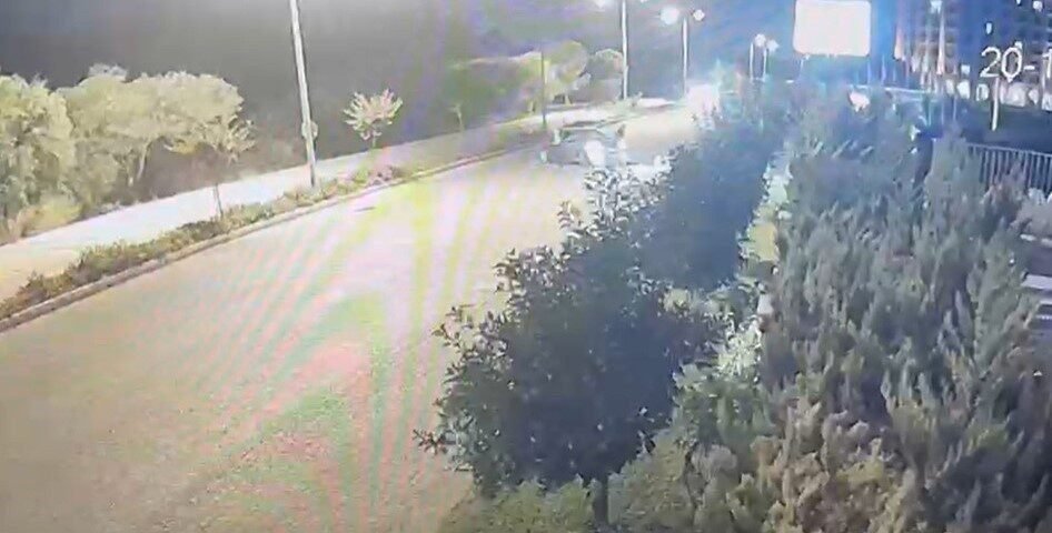 Manavgat’ta motosiklet ’U’ dönüşü yapan otomobile çarptı: 1 yaralı