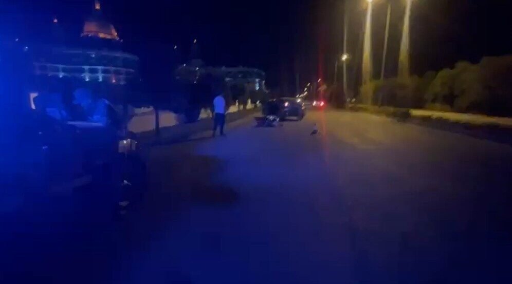 Manavgat’ta motosiklet ’U’ dönüşü yapan otomobile çarptı: 1 yaralı