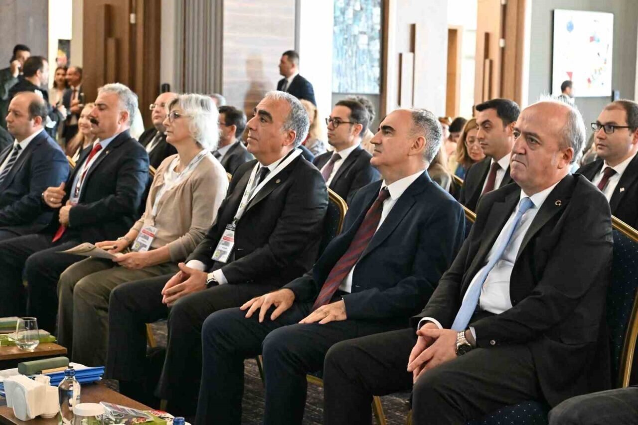 Manisa, Bağımlılık Psikiyatrisi Sempozyumuna ev sahipliği yaptı