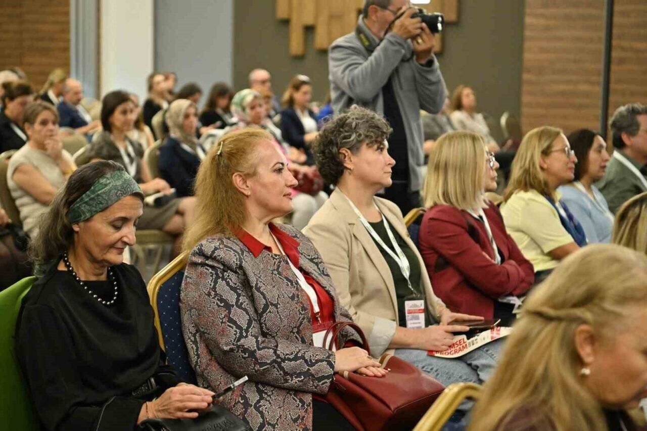 Manisa, Bağımlılık Psikiyatrisi Sempozyumuna ev sahipliği yaptı
