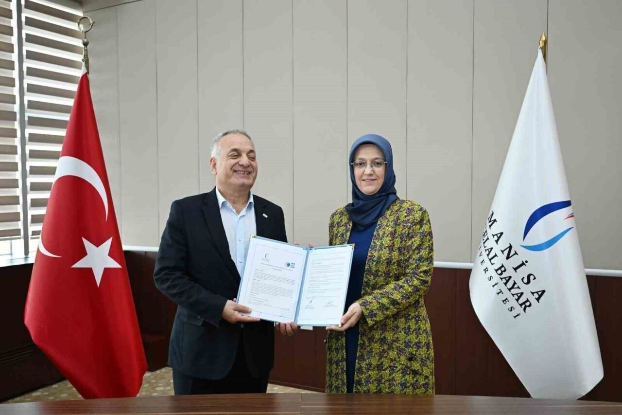 Manisa CBÜ ile Türkiye Beyazay Derneği arasında protokol