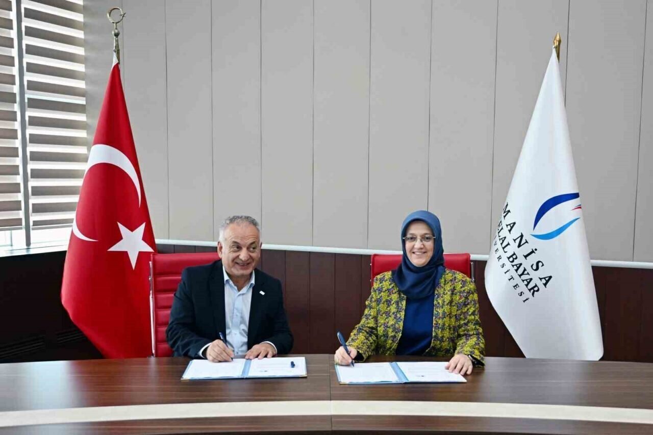 Manisa CBÜ ile Türkiye Beyazay Derneği arasında protokol Manisa CBÜ ile Türkiye Beyazay Derneği arasında protokol