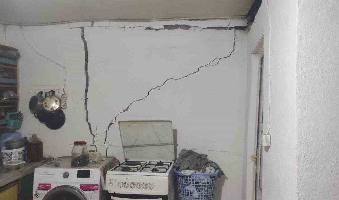 Manisa’da 83 yapı depremden etkilendi Balıkesir’in Sındırgı ilçesindeki 6.1 büyüklüğündeki deprem, Manisa’da da şiddetli şekilde