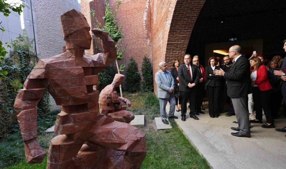 Cumhuriyetin 102’nci yıldönümü etkinlikleri kapsamında Manisa Büyükşehir Belediyesi tarafından inşa