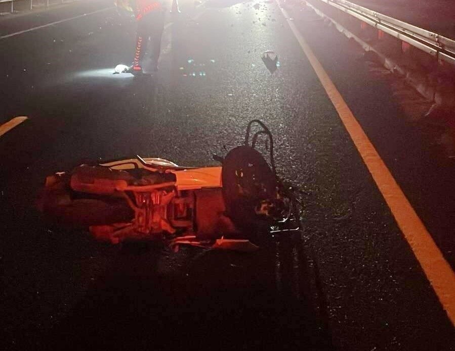 Manisa’da devrilen motosikletin sürücüsü hayatını kaybetti Manisa’da devrilen motosikletin sürücüsü hayatını kaybetti