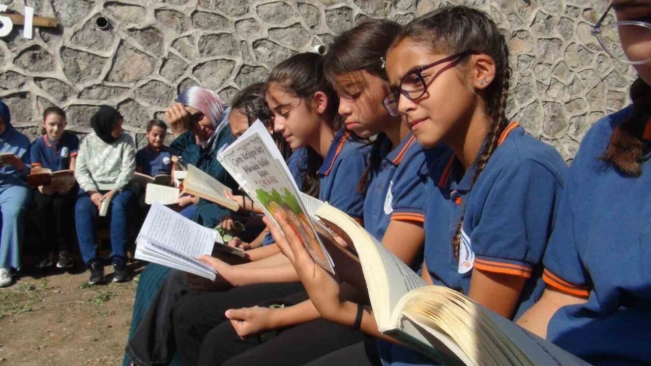 Manisa’da eğitim doğayla bütünleşti: Telefon yerine kitap, ekran yerine doğa