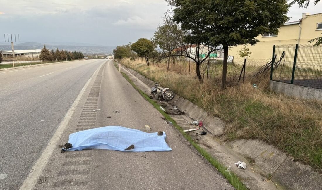 Manisa’da trafik kazası: 1 ölü Manisa’nın Kula ilçesinde kavşaktan karşıya geçmek isteyen motosiklet ile bir