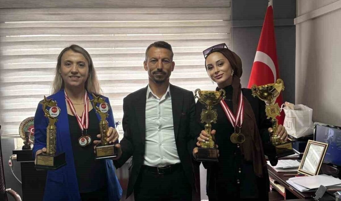 Manisalı kuaförler, Türkiye genelinden yoğun katılımın olduğu Antalya’daki kuaförlük yarışmasında
