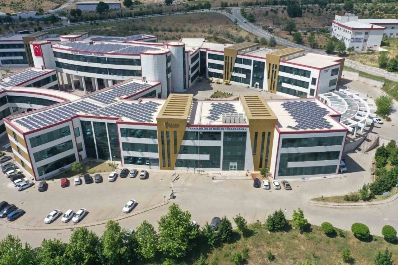 MCBÜ kampüsü elektrik ihtiyacını Enerjisa ile güneşten sağlayacak