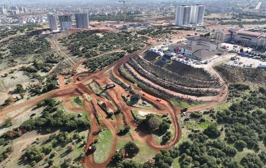 Merkezefendi’de off-road heyecanı yaşandı Denizli’nin Merkezefendi ilçesinde Merkezefendi Belediyesi’nin ev sahipliğinde Petlas Türkiye Off-road