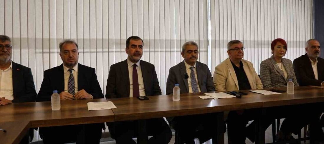 MHP Aydın İl Başkanlığı “Hayırlı Günler Komşum” programına başladı Milliyetçi Hareket Partisi (MHP) Aydın İl Başkanlığı, vatandaşla doğrudan temas