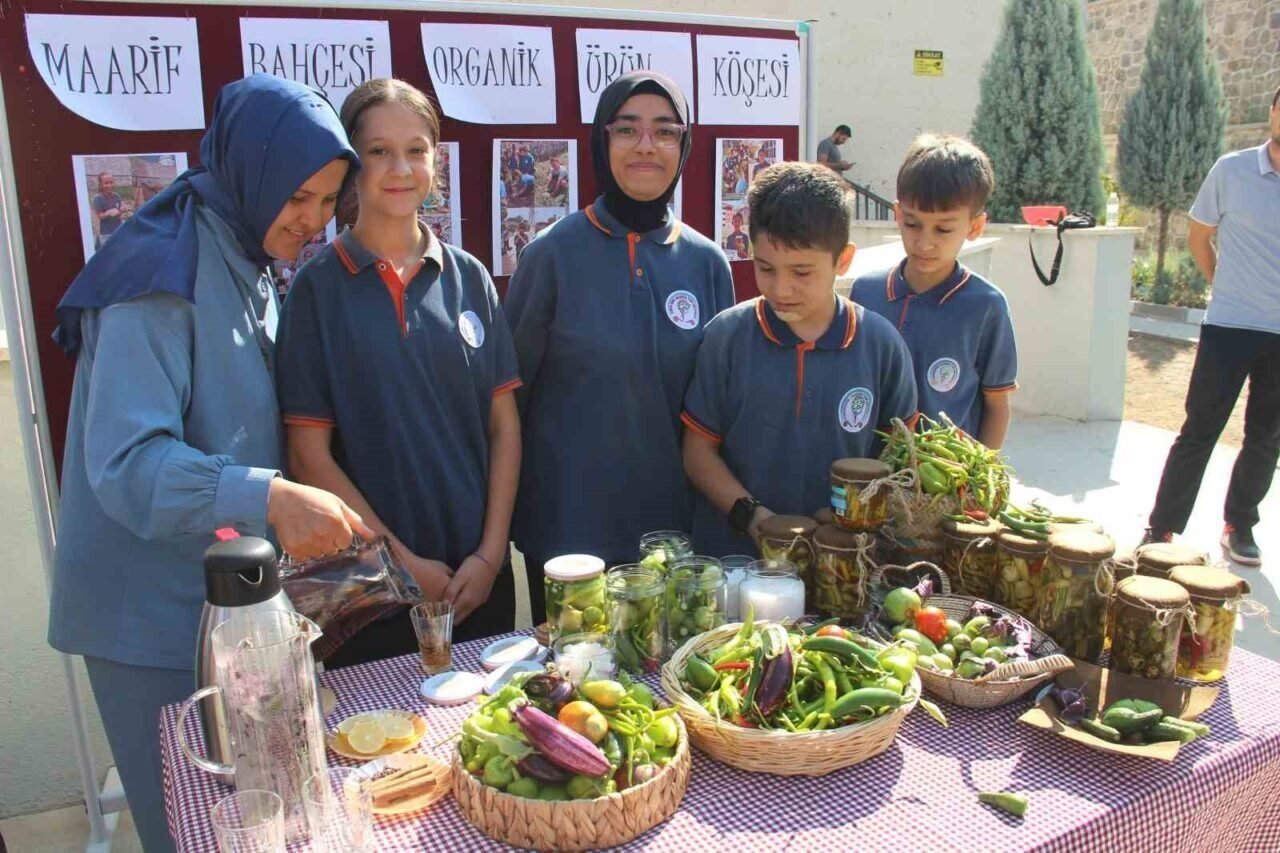 Minik eller, turşuyla büyük işlere imza atıyor