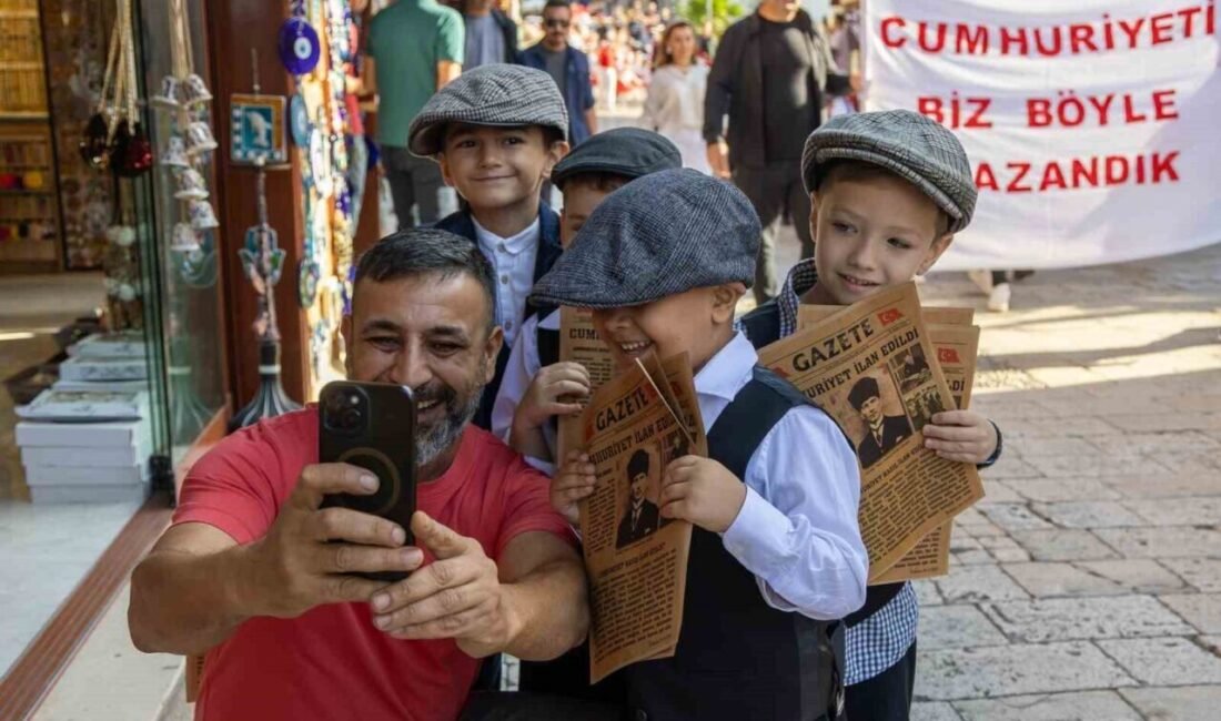 Minik öğrenciler 102 yıl öncesinin gazetecileri oldu Manavgat Belediyesi Side Kreş ve Gündüz Bakımevi öğrencileri, 29 Ekim